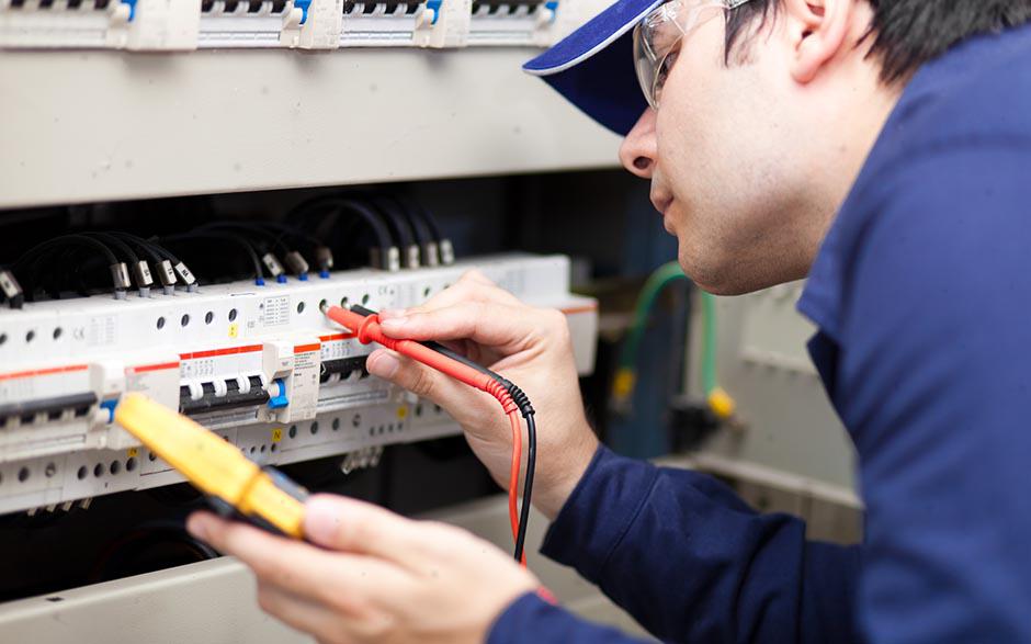 tarif horaire d'un électricien Lachapelle-aux-Pots